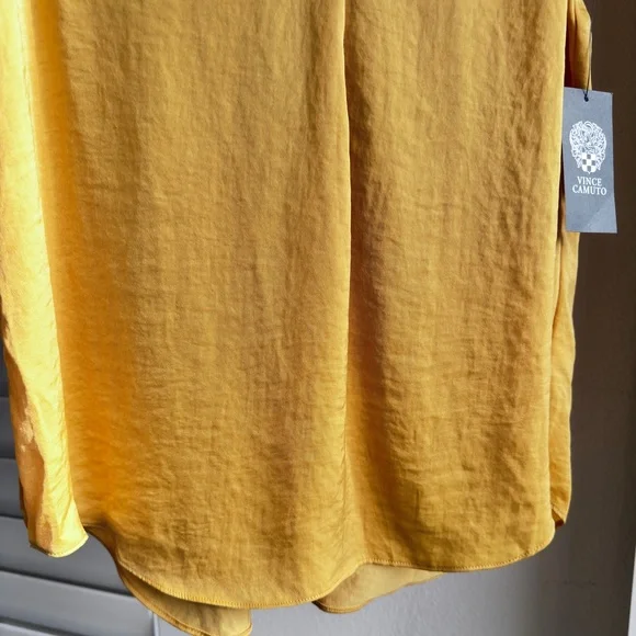 Vince Camuto. Size S - Picture 6 of 6